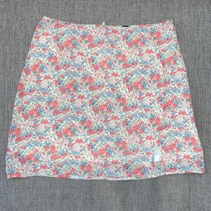 *NWOT* Windsor mini floral skirt with slit